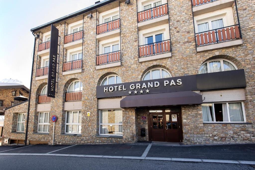 Hotel Grand Pas — photo 1 of 9
