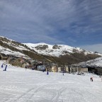 Skiing down to Pas de la Casa village