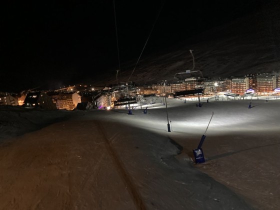 Skiing at night in Pas de la Casa