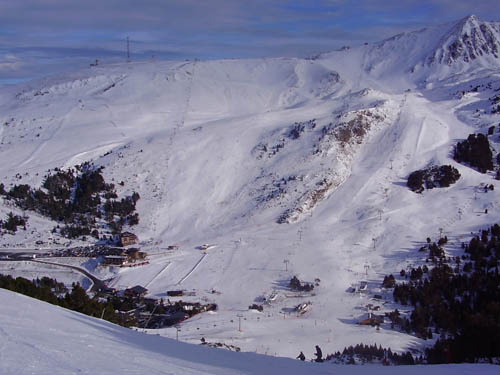 Skiing into Grau Roig from Soldeu