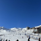 View of Pas de la Casa chairlift and Directa I red slope