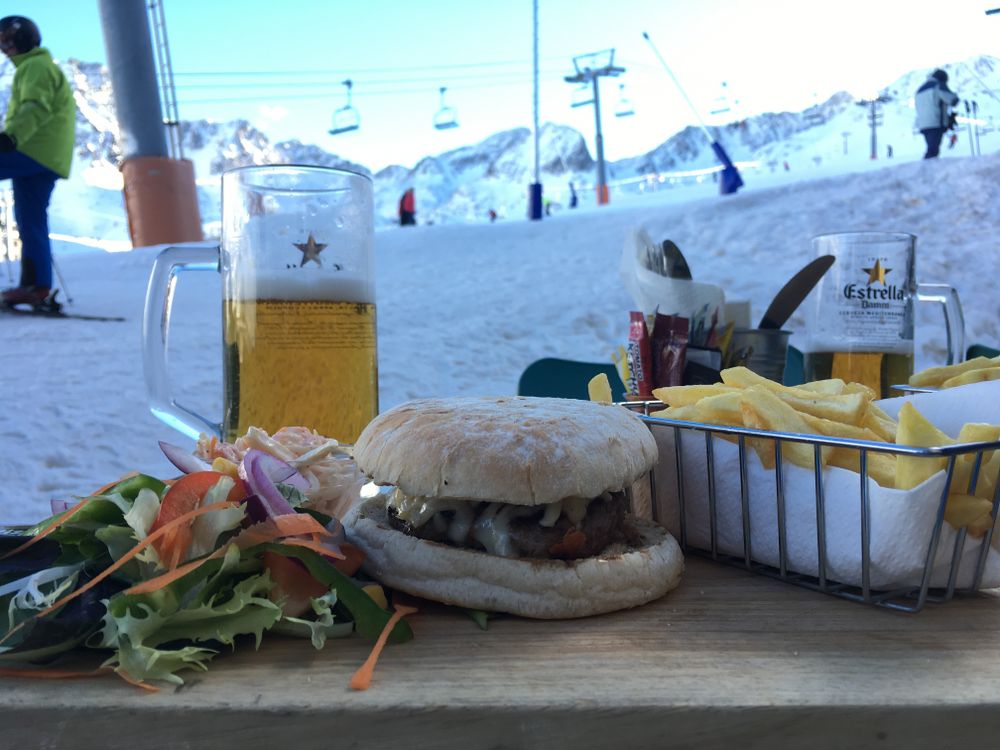 Refuelling with a beer & burger on Pas83 Terrace