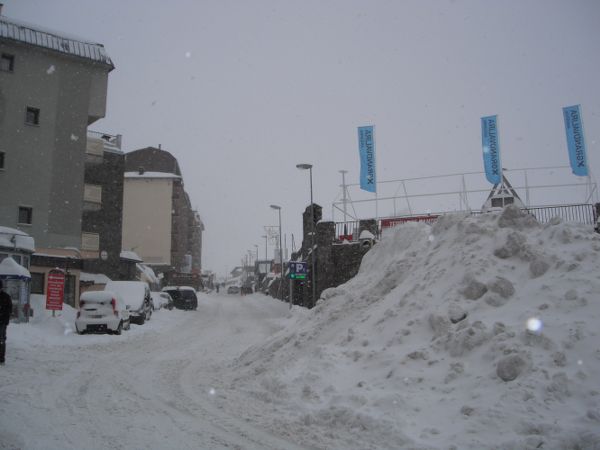 Piles of snow in the streets 26/12