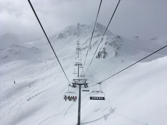 Font Negre chairlift on a very white day.