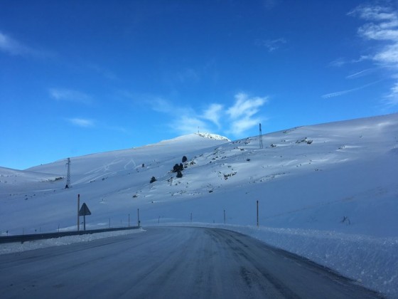 Blue skies and fresh snow around the mountains of Grau Roig